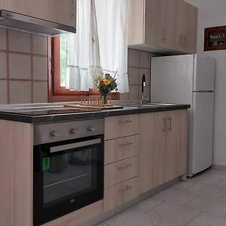 Alexandra Apartment *