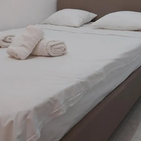 Alexandra Apartment